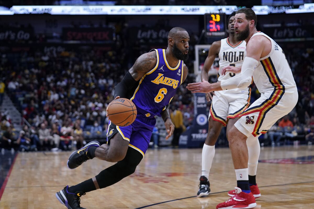 Lakers forward LeBron James drives the baseline against Pelicans center Jonas Valanciunas.