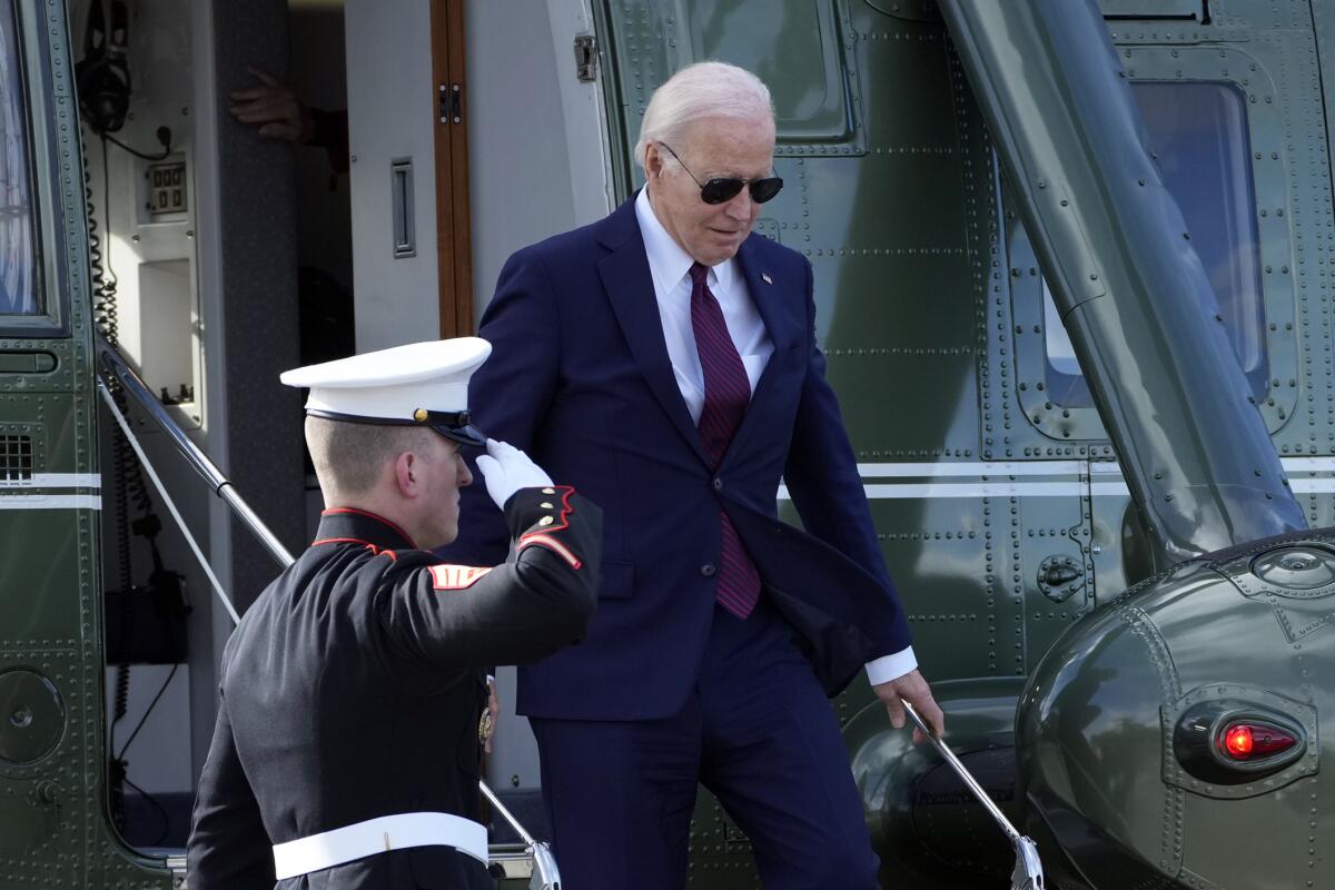 El presidente de EEUU Joe Biden llega en helicóptero a un evento de recaudación de fondos 