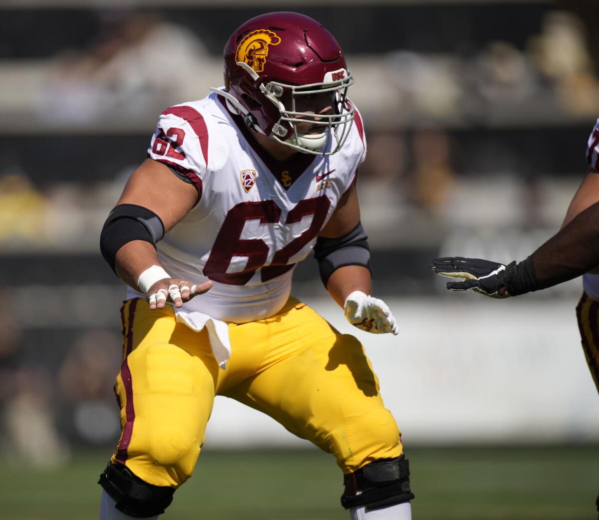 Southern California offensive lineman Brett Neilon (62) blocks in the first half of an NCAA college football game