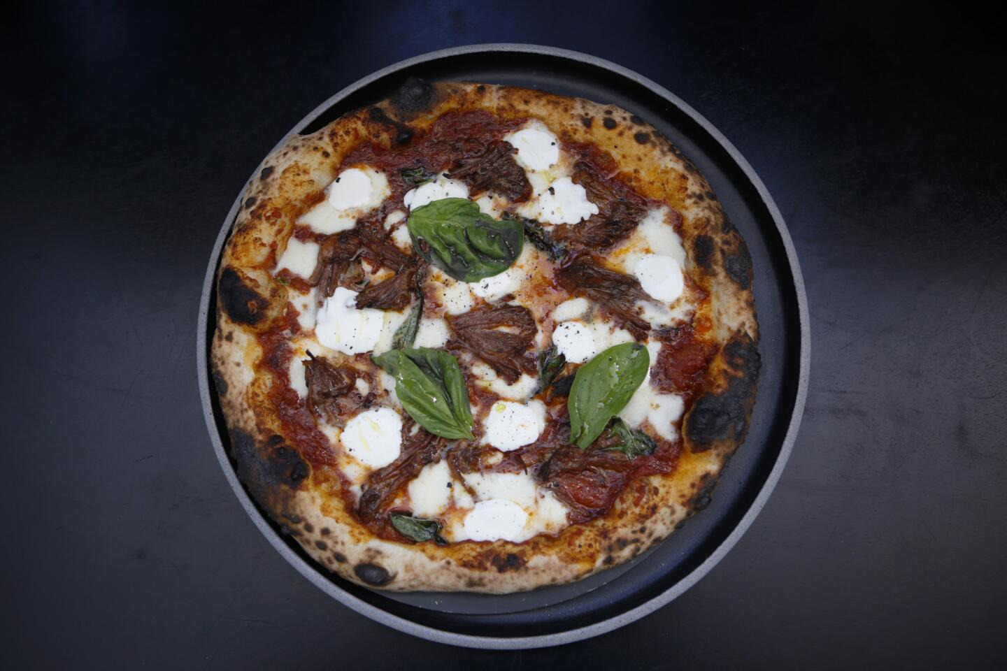 Jonathan Gold reviews Pizzana