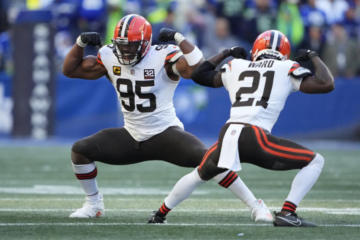 After QB change, Browns will lean on their top-ranked defense