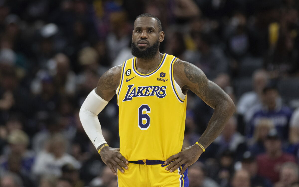 Los Angeles Lakers forward LeBron James stands on court with hands on hips.