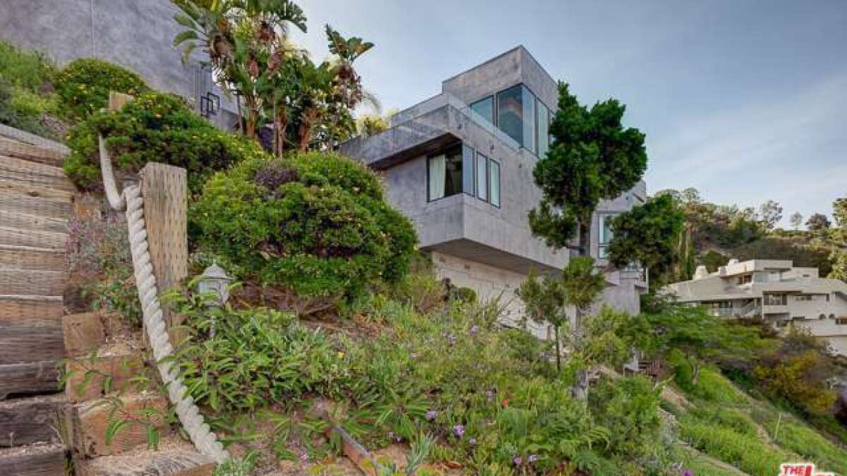 Ex-Giant Barry Zito sells modern home in Hollywood Hills West
