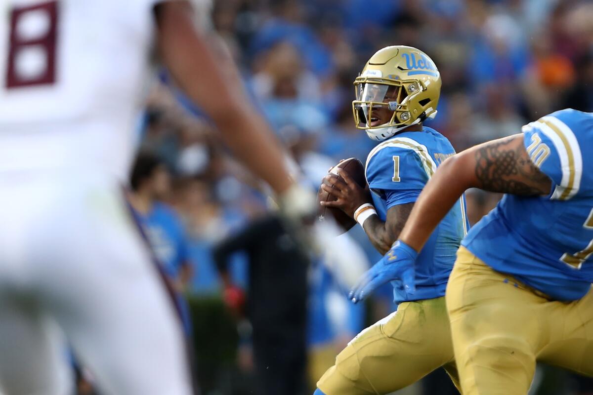 UCLA quarterback Dorian Thompson-Robinson