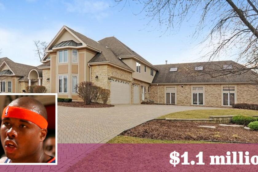 NBA veteran Quentin Richardson has listed his 10,900-square-foot home near Chicago for sale at $1.1 million.