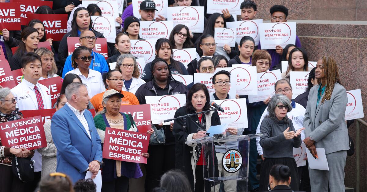 Autoridades do condado de Los Angeles estão promovendo um novo imposto sobre vendas para reduzir a saúde de Trump