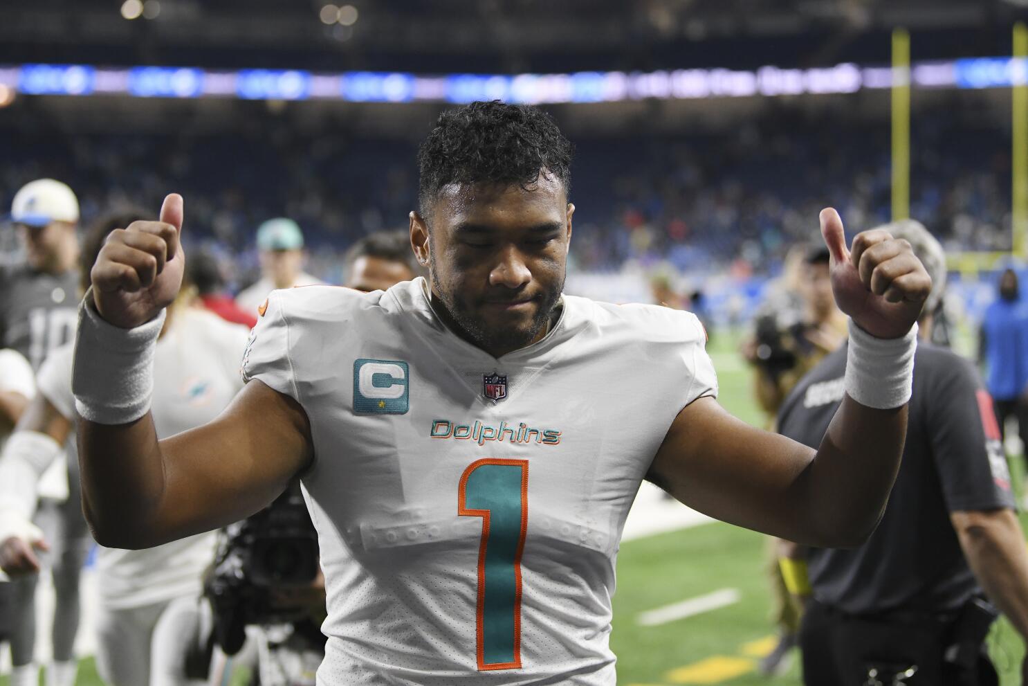 CHICAGO, IL - AUGUST 14: Chicago Bears quarterback Justin Fields (1) throws  the football during a pre-season game between the Chicago Bears and the  Miami Dolphins on August 14, 2021 at Soldir