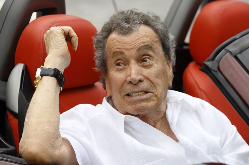 Se sigue analizando el legado de Alfonso Zayas luego de su velorio - Los Angeles Times