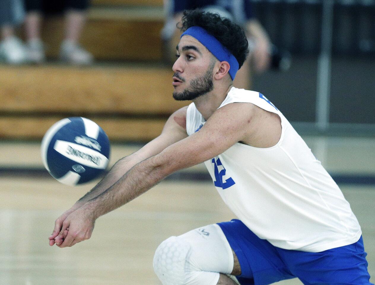 Photo Gallery: Crescenta Valley vs. Burbank in Pacific League boys’ volleyball