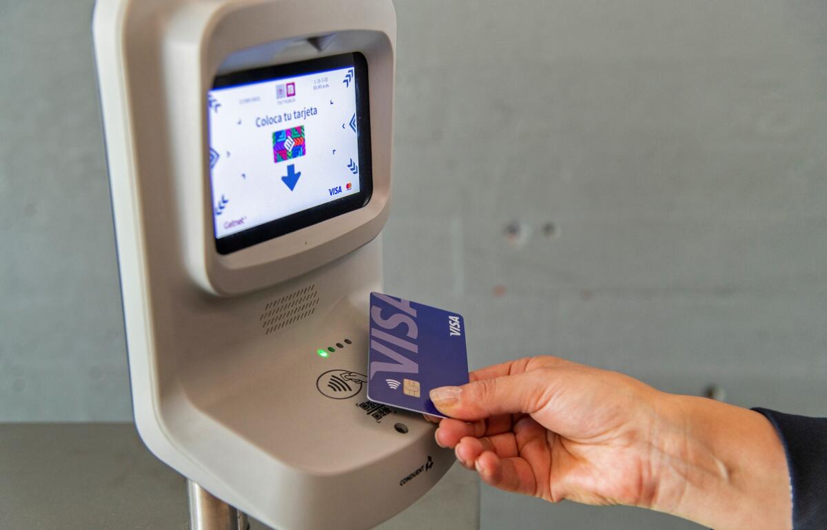 Nuevo sistema de pago pionero en metrobús de Ciudad de México