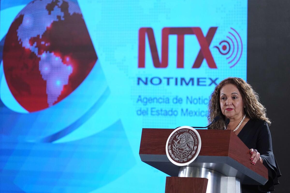 la directora de la agencia estatal de noticias Notimex, Sanjuana Martínez, habla durante la conferencia 