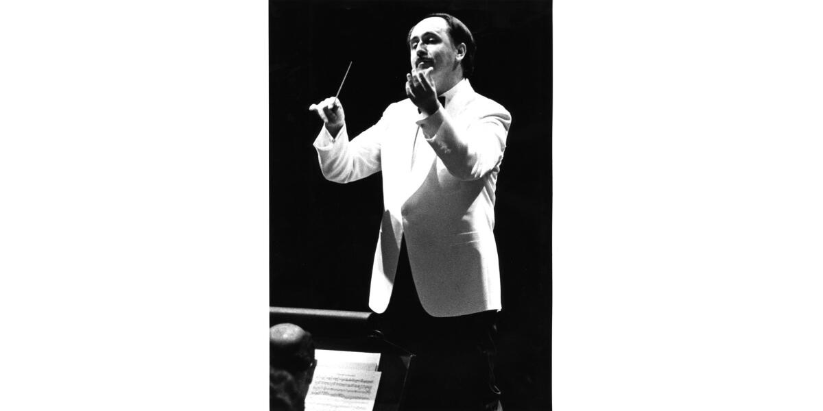 Spanish conductor Jesús López-Cobos had not appeared with the Los Angeles Philharmonic since November of 1999.