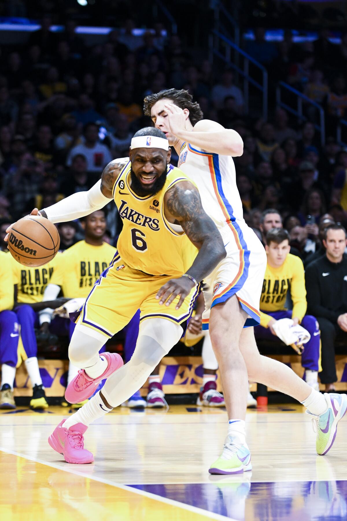 Lakers forward LeBron James drives the baseline against Thunder guard Josh Giddey.