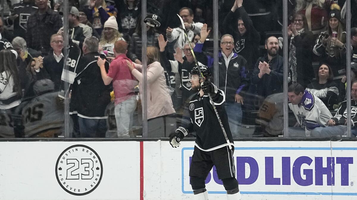 Kings Unveil Dustin Brown Statue And Retire His No. 23 Jersey