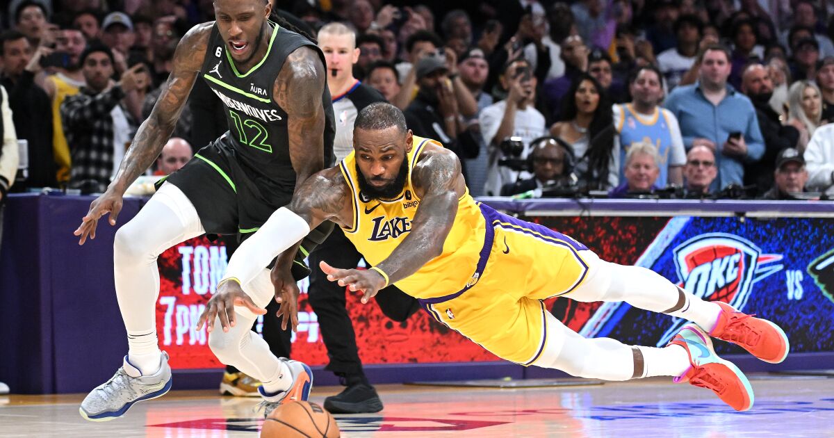 Photos |  Les Lakers battent les Timberwolves et se qualifient pour les séries éliminatoires