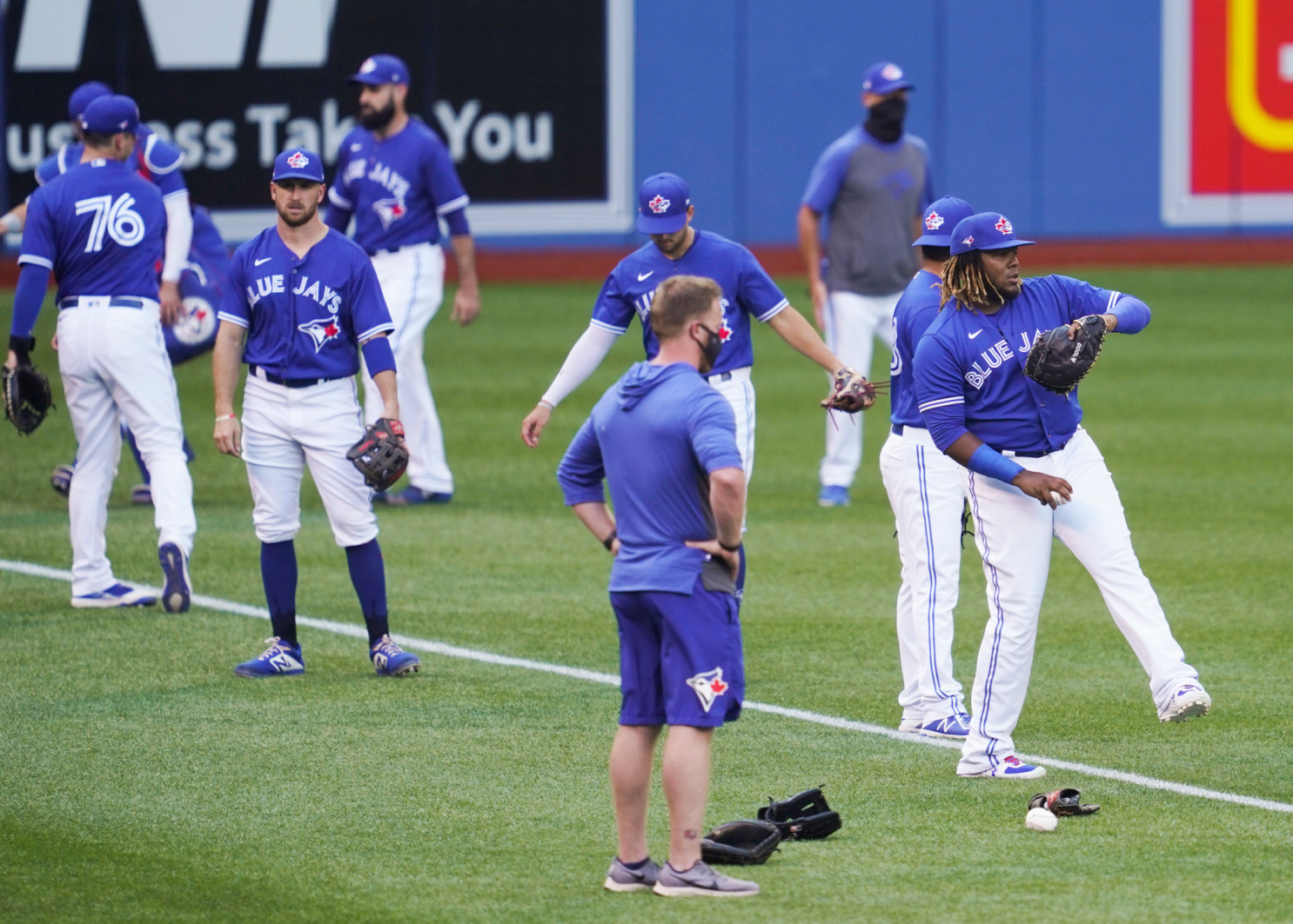 Amid Covid 19 Pandemic Blue Jays Will Play Games In Buffalo Los Angeles Times