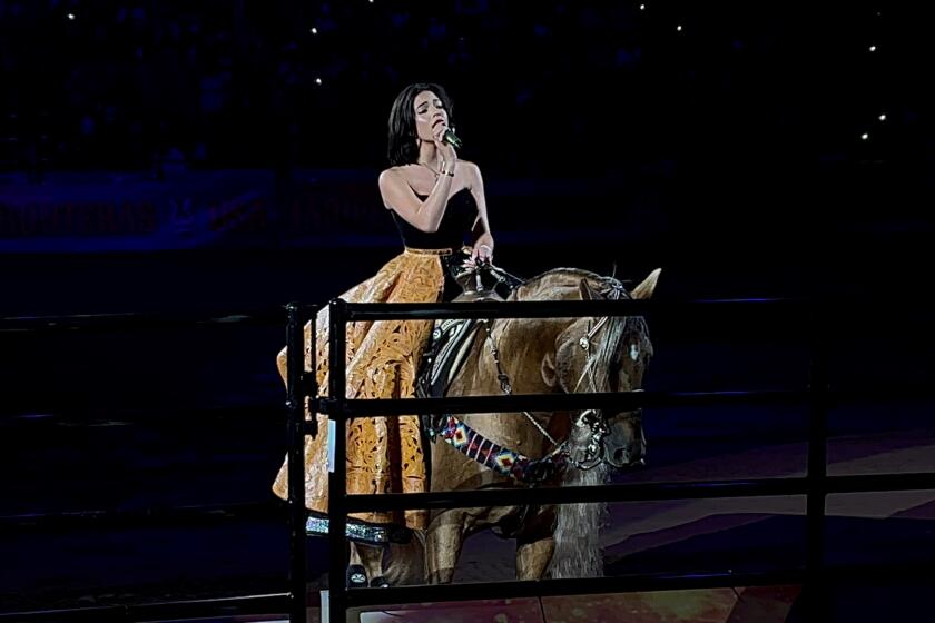 Jaripeo sin Fronteras regresó al Staples Center con un espectáculo que enaltece y rescata las tradiciones de la cultura y la música mexicana.