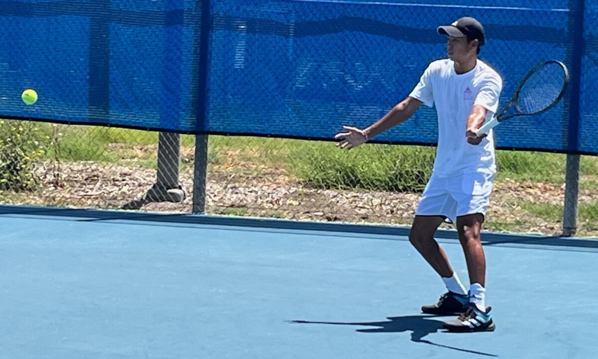 শিক্ষিত তিয়ানের উত্থানের ফলে দক্ষিণ ক্যালিফোর্নিয়ার টেনিস বিশ্ব বাম-হাতি হিসেবে নজরে আসে শিক্ষিত তিয়ানের উত্থানের ফলে দক্ষিণ ক্যালিফোর্নিয়ার টেনিস বিশ্ব বাম-হাতি হিসেবে নজরে আসে