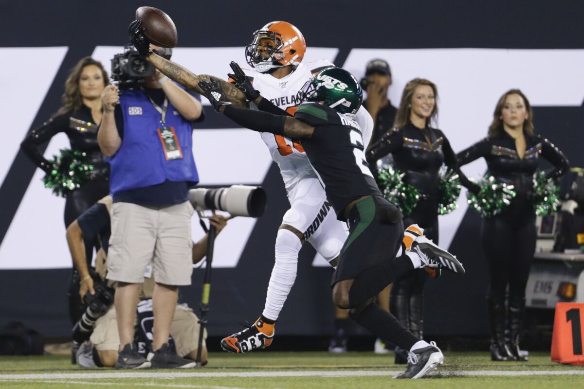 Cleveland Browns wide receiver Odell Beckham makes a one-handed catch in front of New York Jets cornerback Nate Hairston.