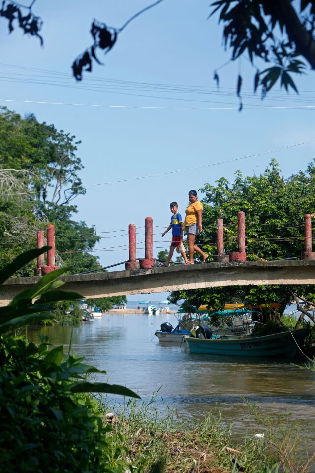 PUERTO VALLARTA, MEX-SEPTEMBER 1, 2019: A small footbridge over the Horcones River from Boca de Tomatlan leads to the beginning of the Cabo Corrientes hiking trail on September 1, 2019 in Puerto Vallarta, Mexico. (Photo By Dania Maxwell / Los Angeles Times)