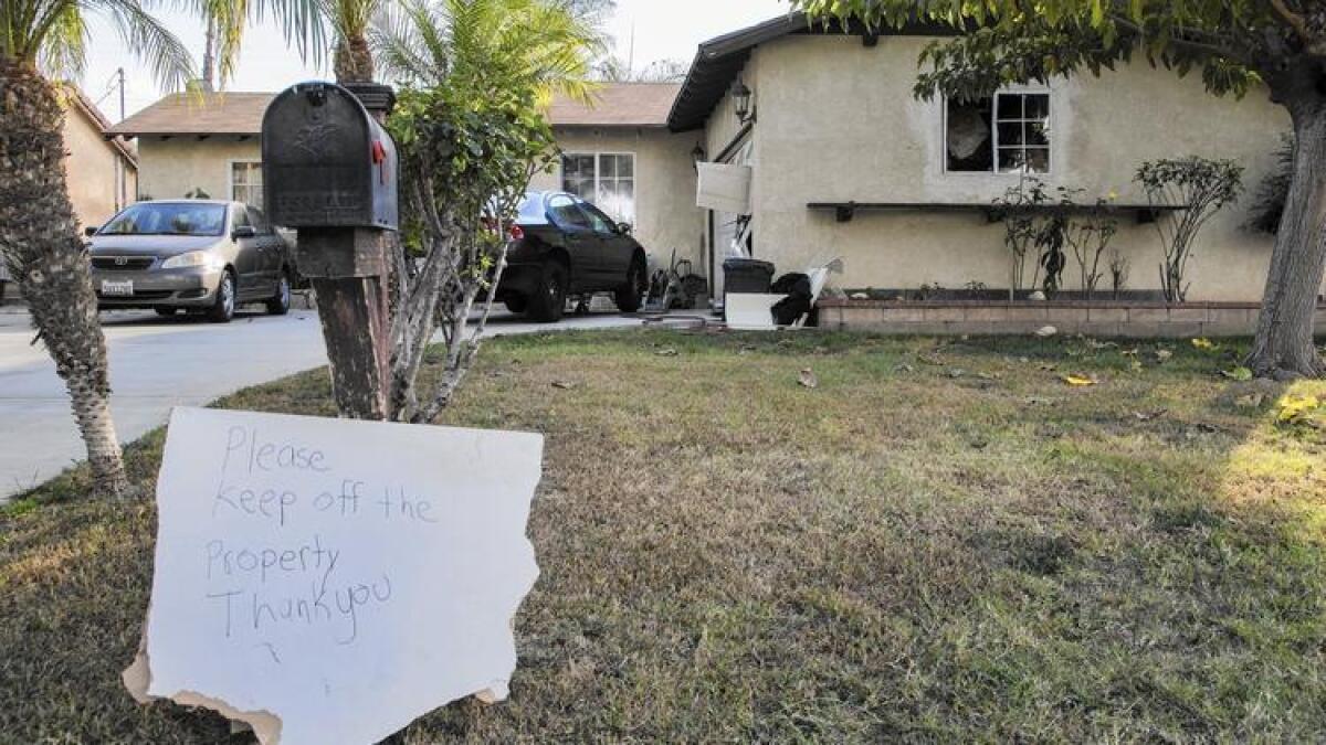 Desde el ataque en San Bernardino, los agentes federales han revisado la casa de Enrique Márquez y han decomisado numerosos objetos.