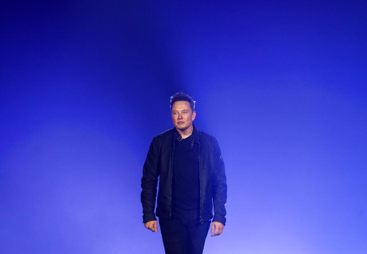 ARCHIVO - El director general de Tesla, Elon Musk,