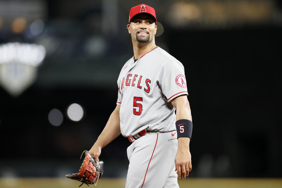 Dodgers announce Albert Pujols signing