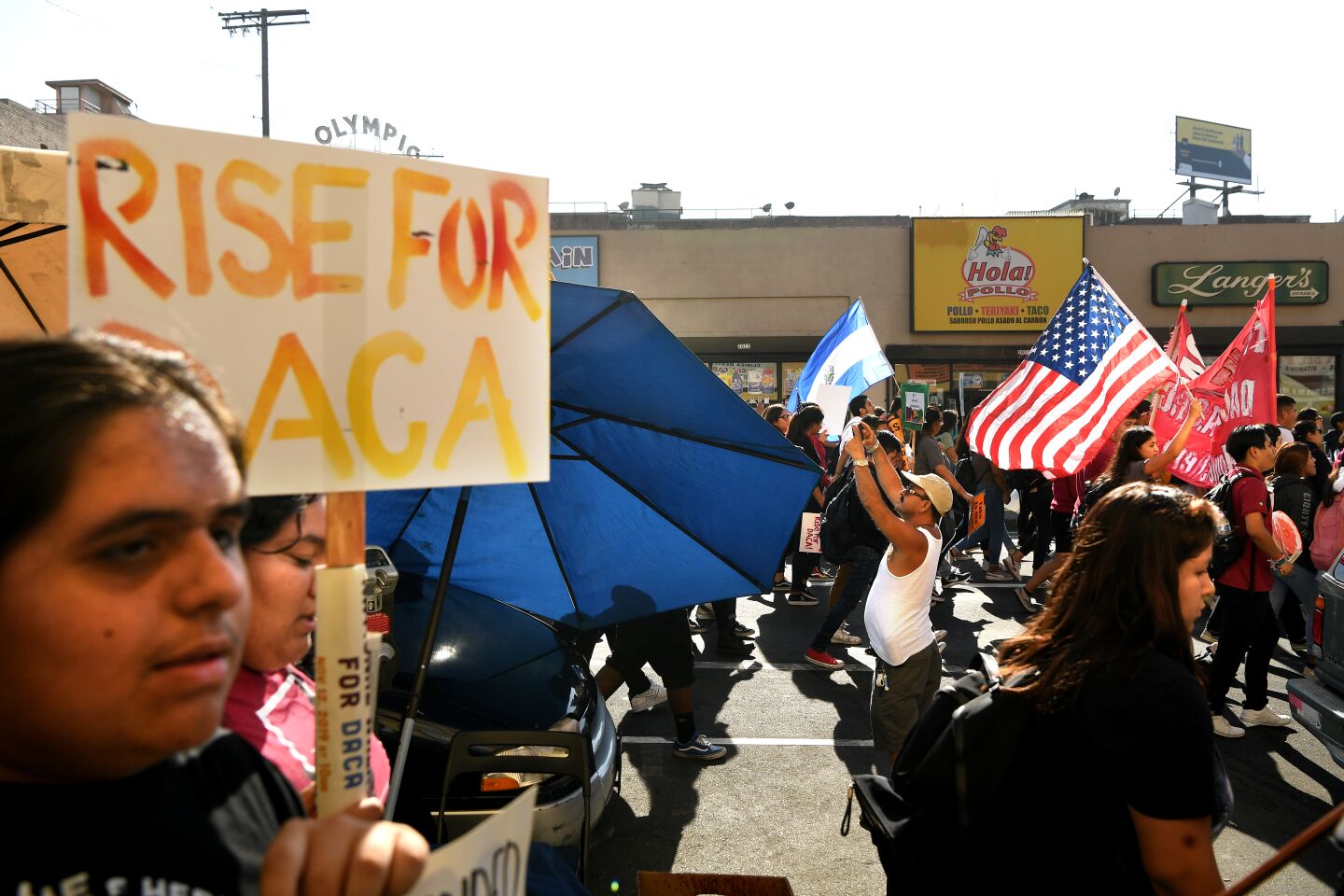 DACA march: Supreme Court hearing prompts L.A. student walkouts - Los ...