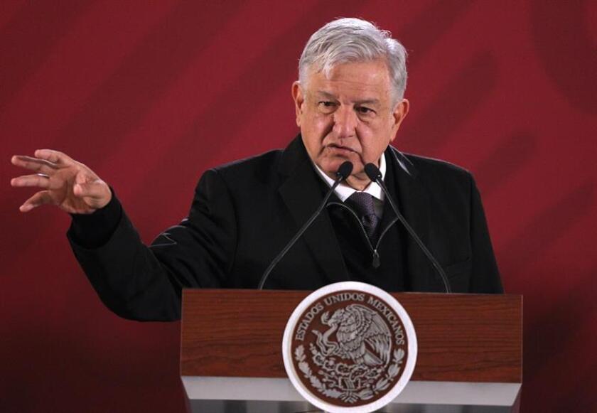 El presidente de México, Andrés Manuel López Obrador, habla en conferencia de prensa matutina hoy, en Ciudad de México (México). EFE