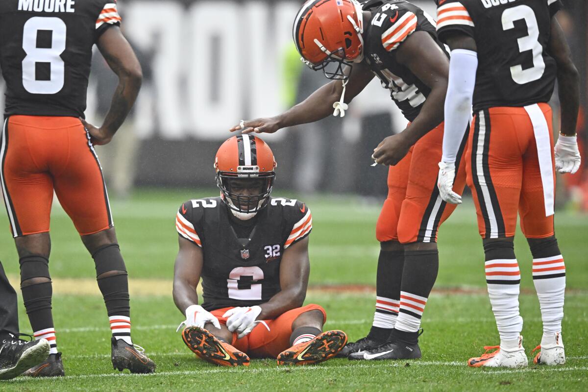 Nick Chubb: Cleveland Browns running back carted off the field