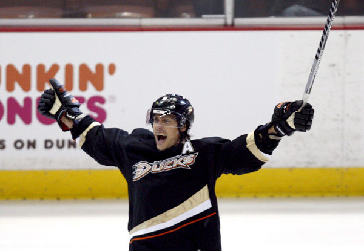 Ducks winger Teemu Selanne celebrates his goal against the Red Wings in the third period of Game 1 on Tuesday night.