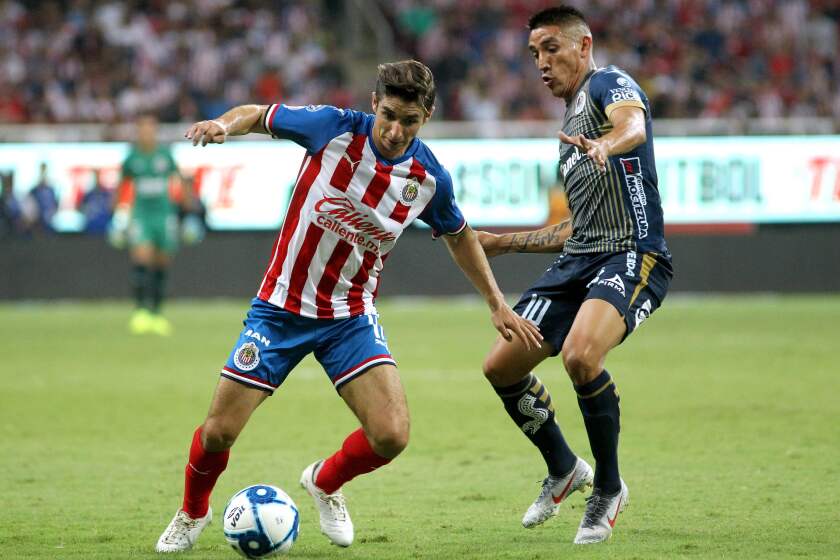 Isaac Brizuela (L) of Guadalajara vies for the ball with Ricardo Centurion of Atletico San Luis during the Mexican Apertura 2019 tournament football match between Guadalajara and Atletico San Luis in Guadalajara, Mexico, on August 10, 2019. (Photo by Ulises Ruiz / AFP)ULISES RUIZ/AFP/Getty Images ** OUTS - ELSENT, FPG, CM - OUTS * NM, PH, VA if sourced by CT, LA or MoD **