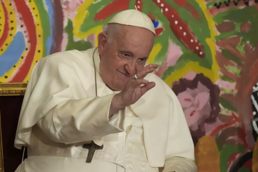 El papa Francisco imparte la bendición