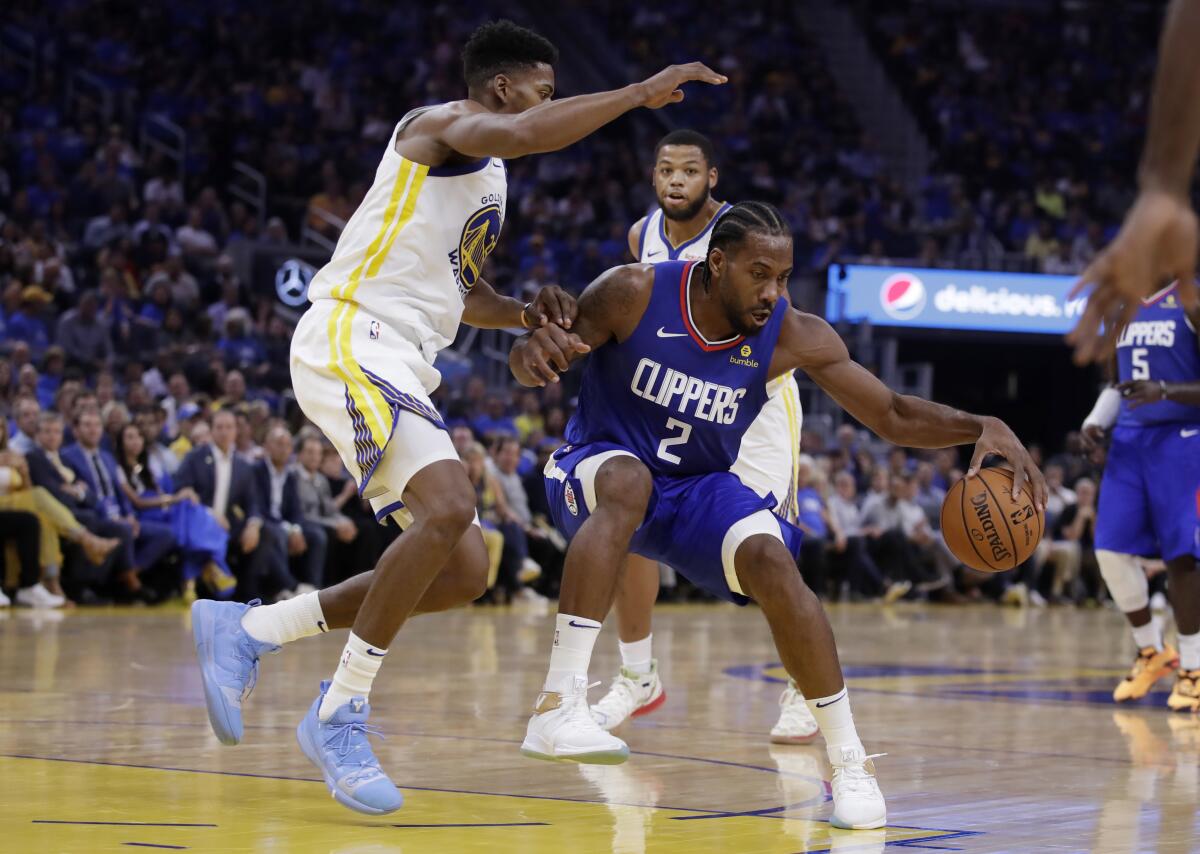 Clippers' Kawhi Leonard (2) drives the ball against Golden State Warriors' Glenn Robinson III, left, during the first half on Thursday in San Francisco. 