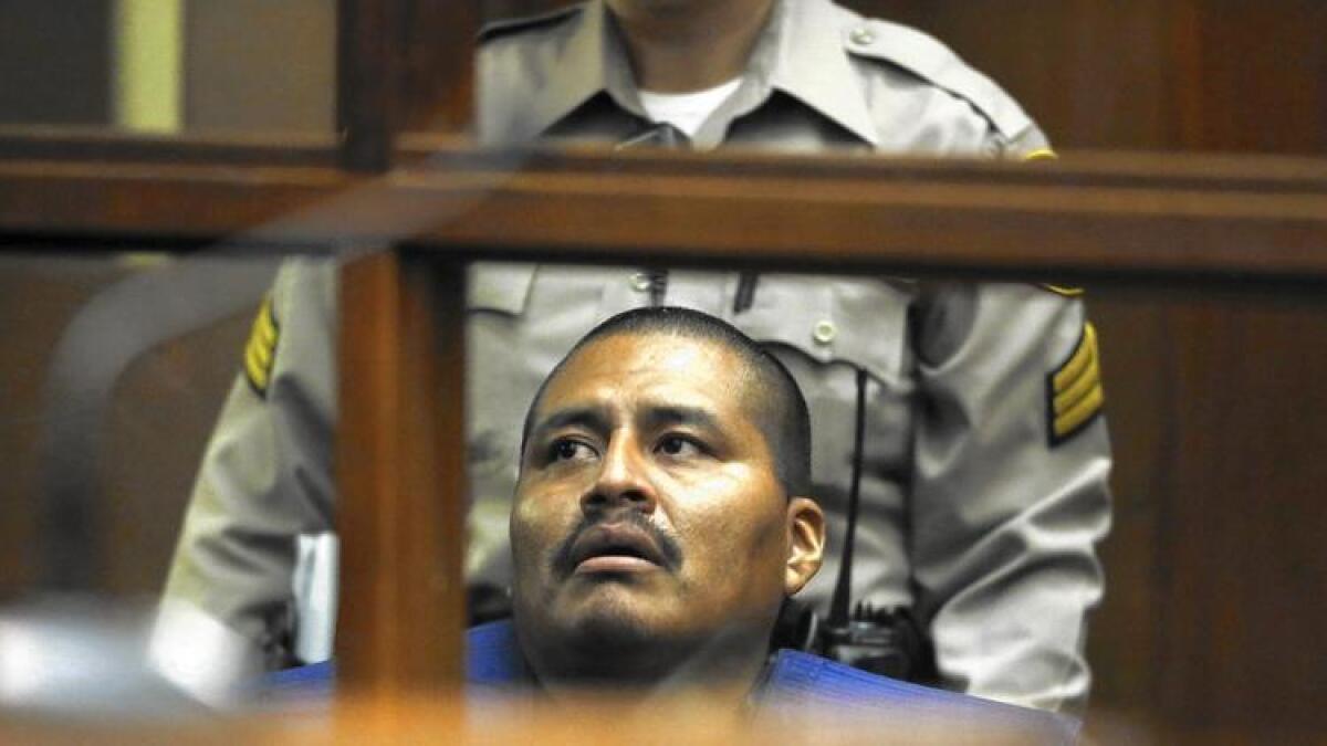 Luiz Fuentes, durante su comparecencia en corte, es acusado de asesinar a sus tres hijos.
