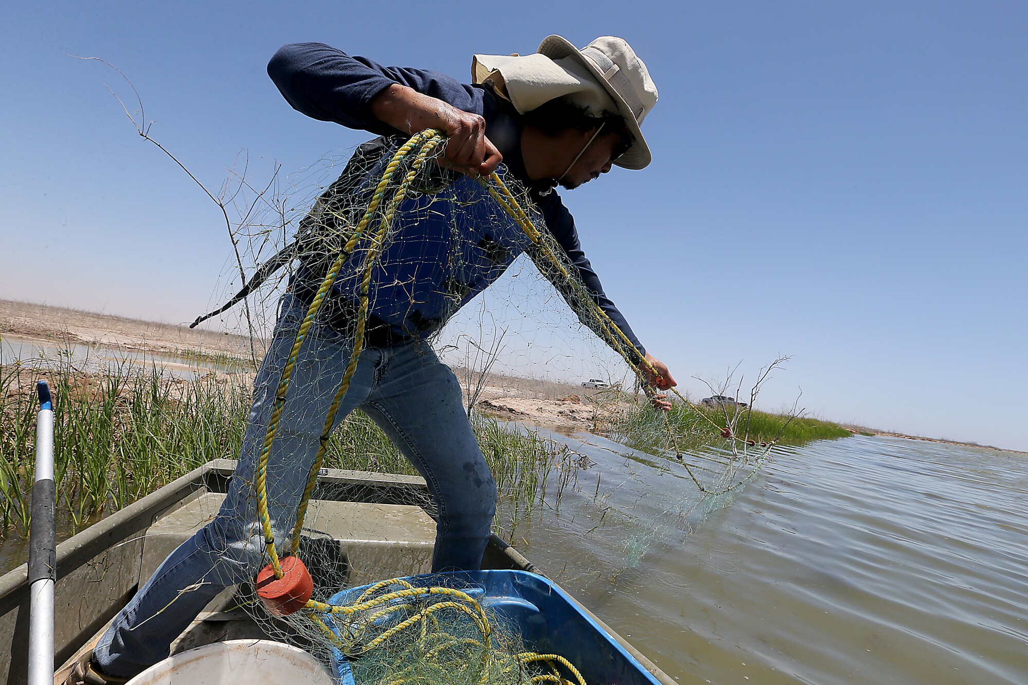 Conservationist Israel Mateo Sánchez Leyva uses a net while collecting fish