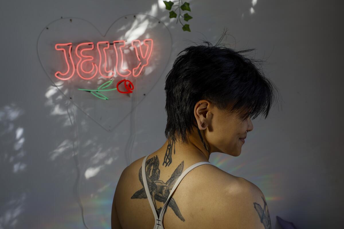 Chinese American tattoo artist Em Jia has a Chinese character tattoo on the back of their neck.