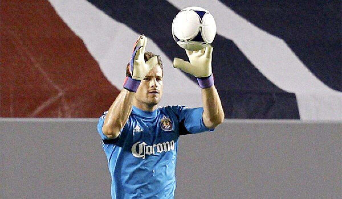 Goalkeeper Dan Kennedy, who was named to the MLS All-Star team last year, signed a contract extension with Chivas USA through 2016.
