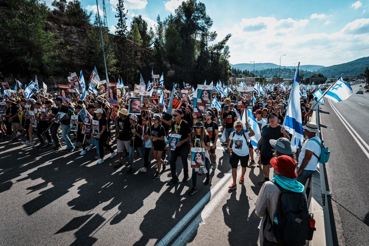 More than a thousand people march along highway 1 from Tel Aviv to Jerusalem 