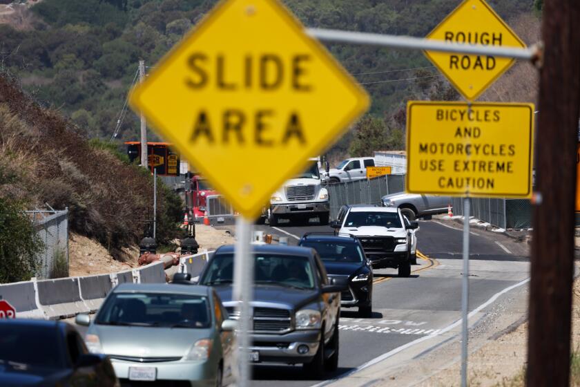 PALOS VERDES, CALIFORNIA - SEPTEMBER 03: Traffic along Palos Verdes drive near Ladera Linda on Tuesday, Sept. 3, 2024 in Palos Verdes, California. (Robert Gauthier / Los Angeles Times)