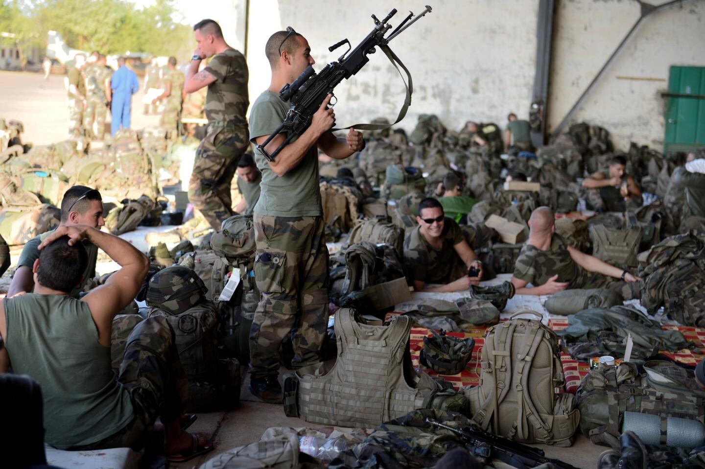 French troops wait at Mali air base