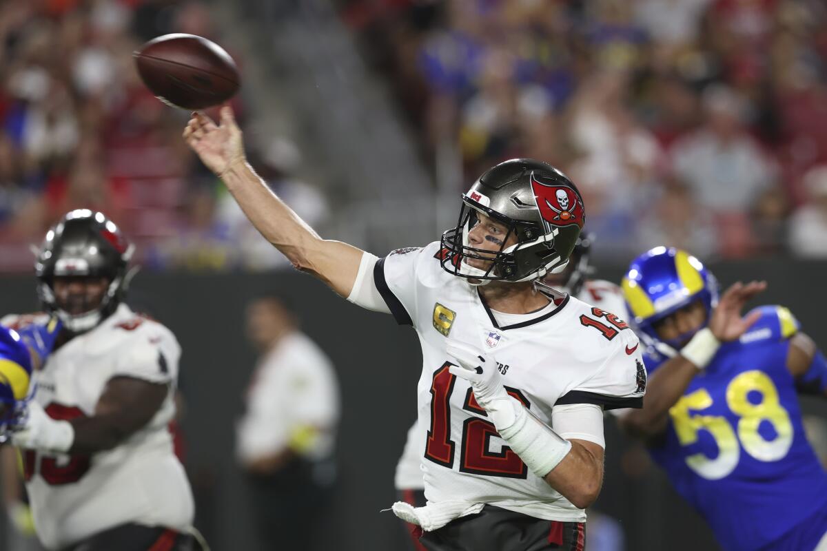 Rams' Stafford throws for 4 TDs, outduels Brady and Bucs