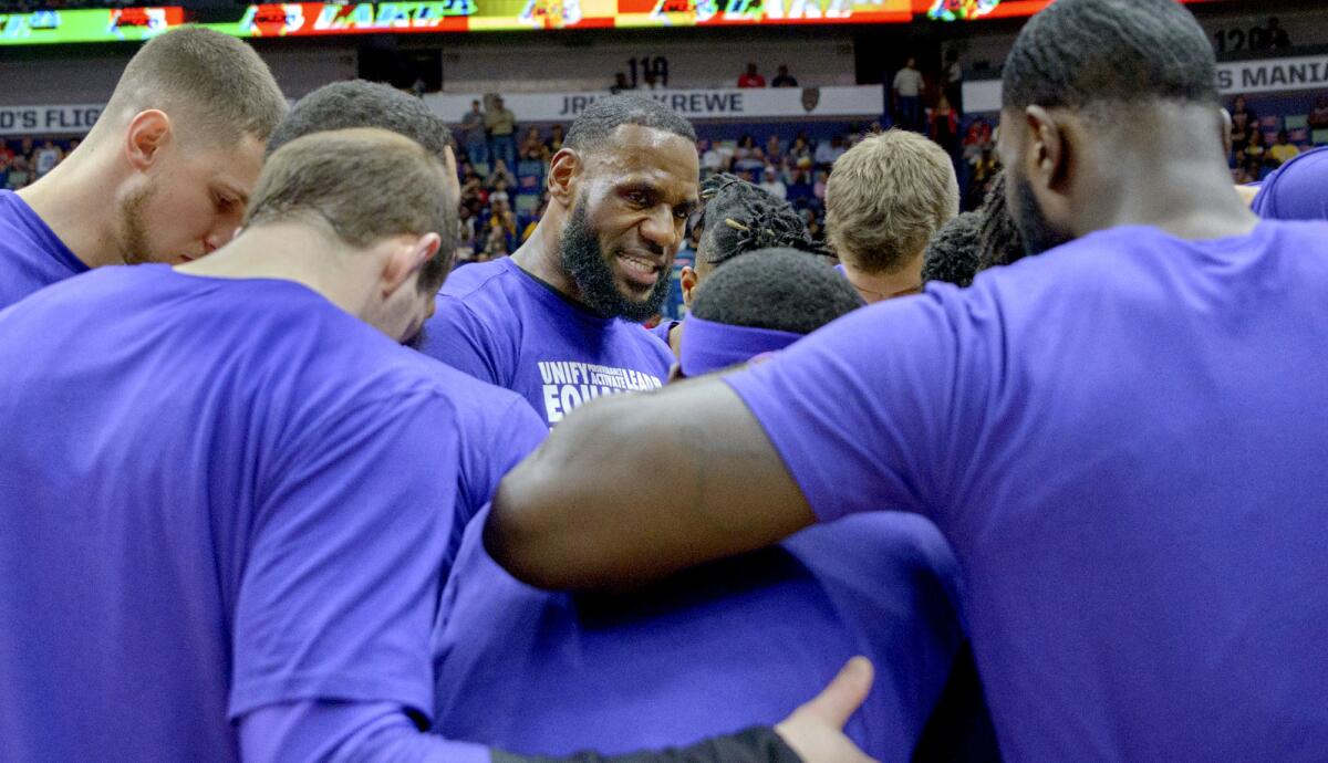 LeBron James huddles with Lakers teammates before their loss at New Orleans on Saturday night.