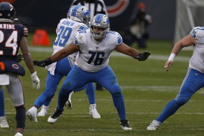 Detroit Lions offensive guard Oday Aboushi sets to block.