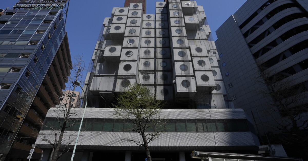 Giappone: la Nakagin Tower sarà demolita e inviata ai musei