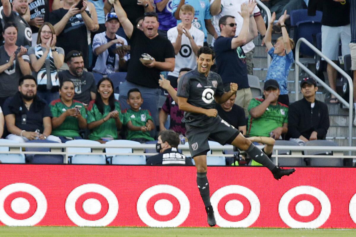 mexicano Carlos Vela, festeja su gol durante el partido entre las Estrellas de la MLS y las de la Liga MX