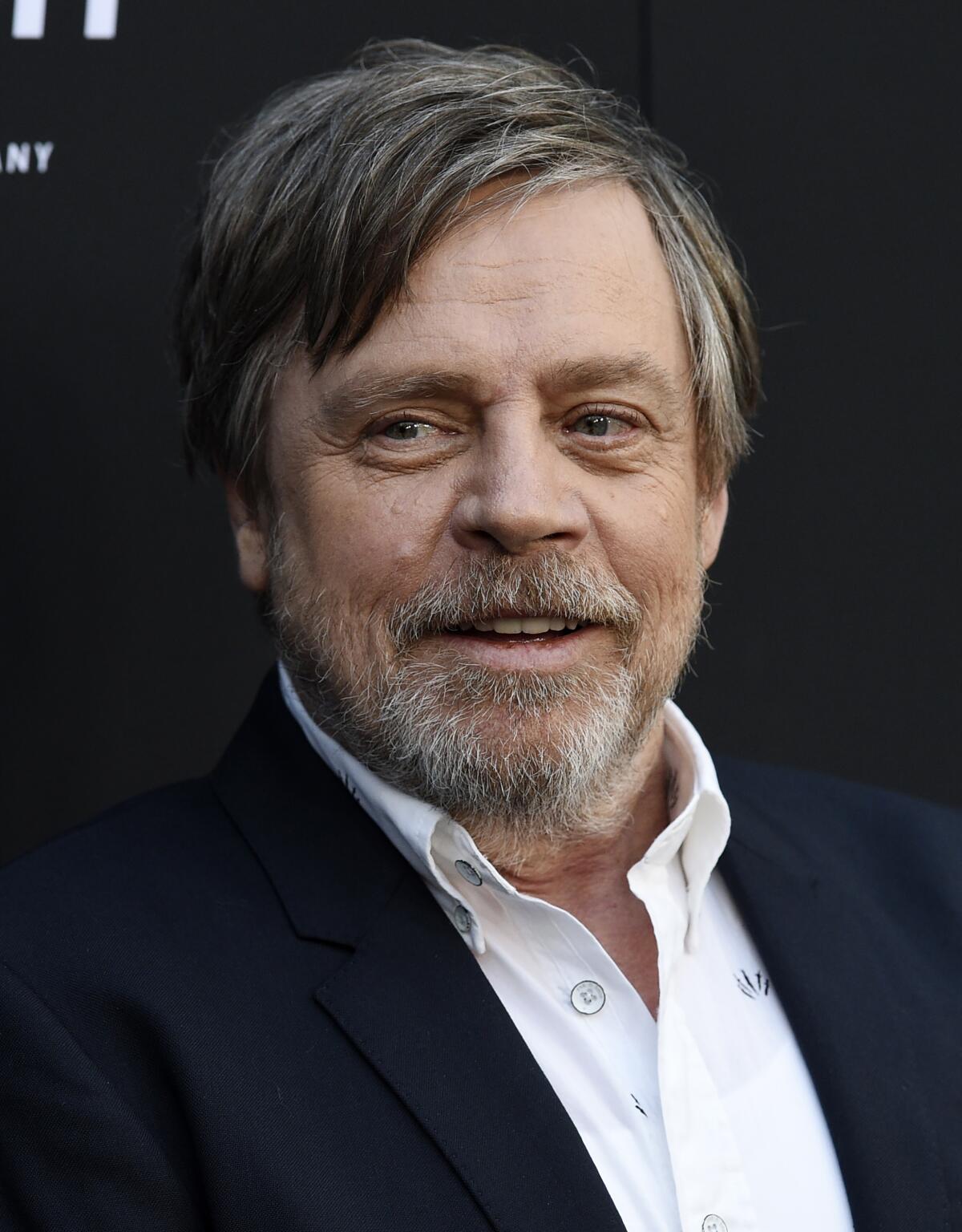 Mark Hamill, pemeran "bermain anak," Berpose pada pemutaran perdana film di ArcLight Hollywood