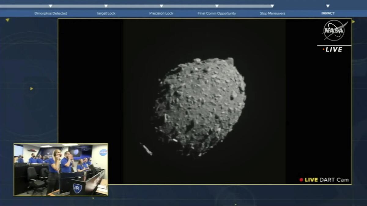 En esta imagen, tomada de una transmisión en vivo de la NASA el lunes 26 de septiembre de 2022