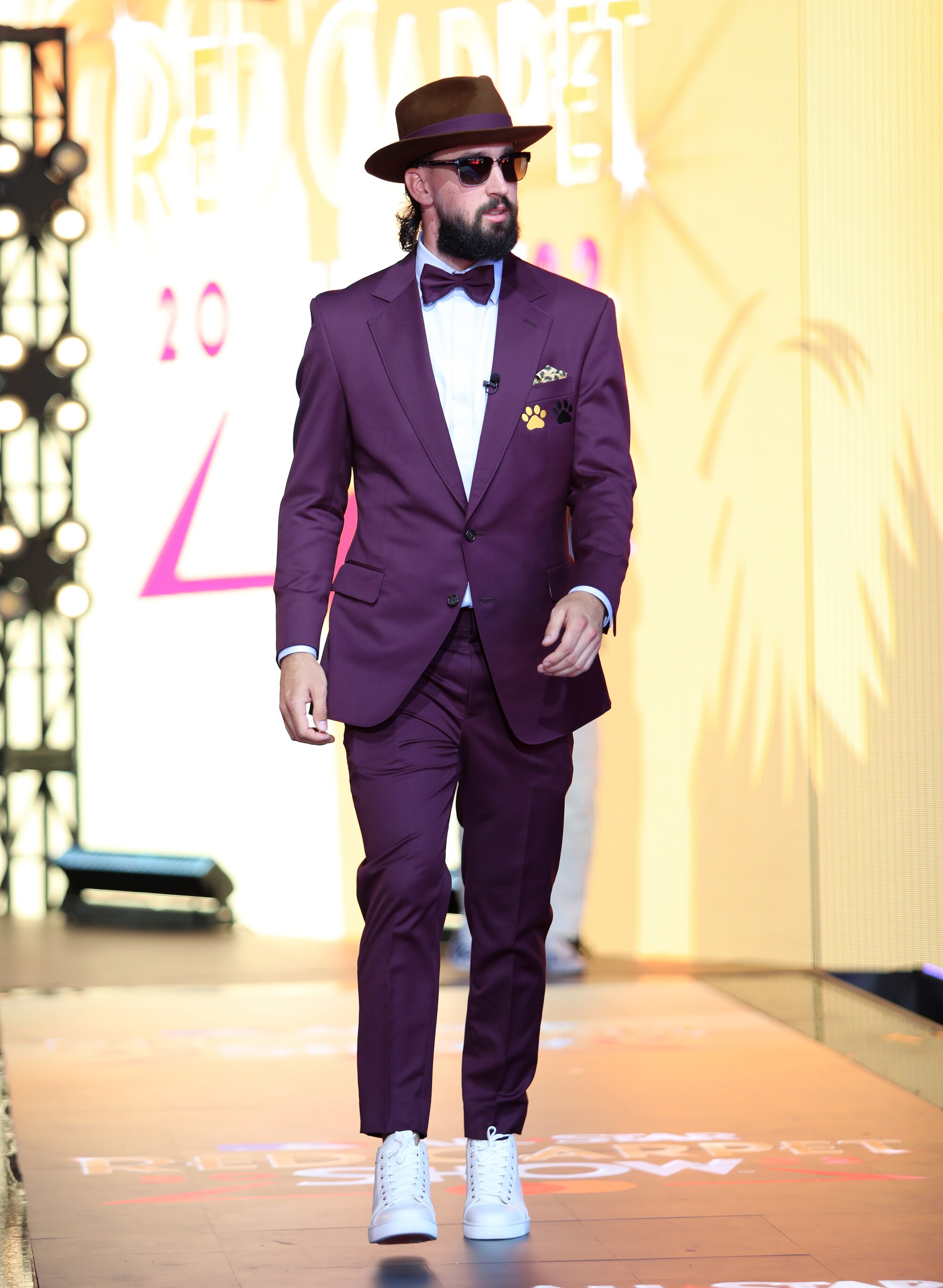 Le lanceur des Dodgers Tony Gonsolin arrive au salon du tapis rouge du match des étoiles de la MLB 2022.