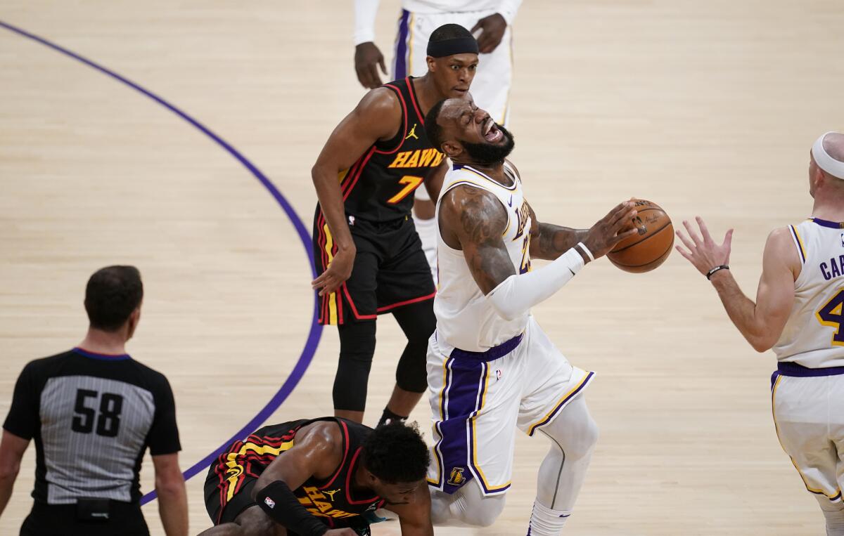 LeBron James leaves preseason game with leg cramps 